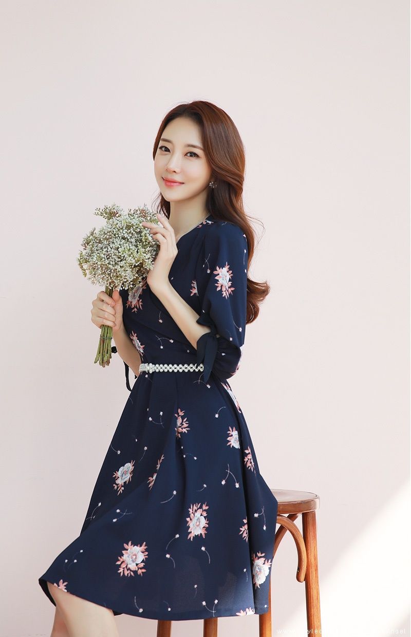 优雅迷人气质美女，长腿高跟鞋！