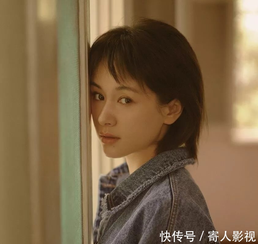 『穿搭』成都街拍：原来这些小个子美女穿衣显高的秘诀是这个！