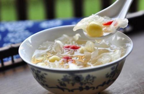 新鲜银耳和干银耳，到底有啥区别？不懂的人，别乱吃了！小心吃错