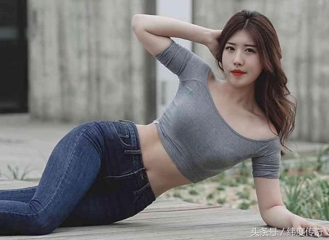 时尚穿搭,牛仔裤流行舒适休闲又不失风格