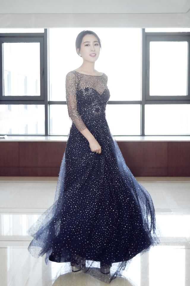 马苏胆真大！这么显胖的星星裙也敢穿，网友：范冰冰也撑不起来！