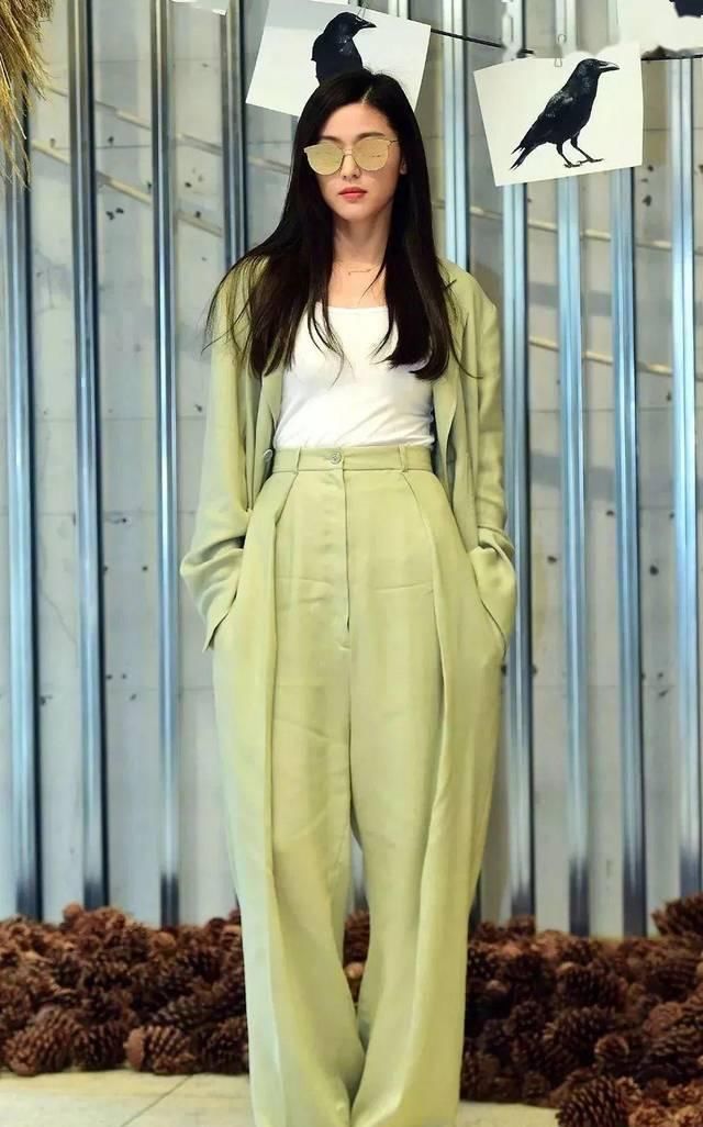  『香芋紫』别再穿黑白灰了，今年爆火的“初恋色”显白又好看！！