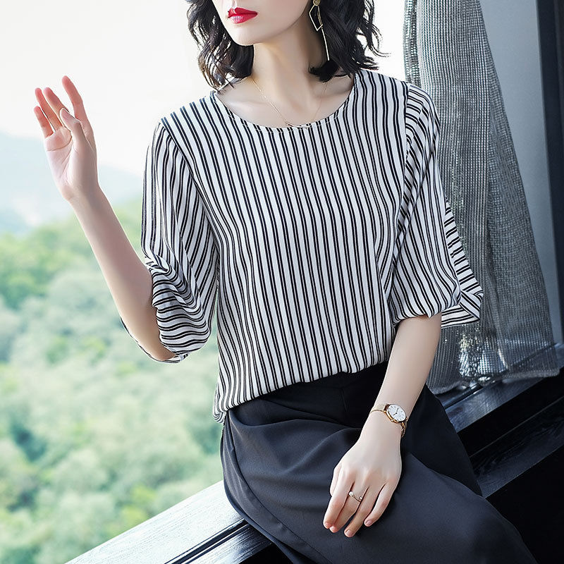 高端大气的连衣裙,比西装旗袍还要舒适,小姨借钱也要买