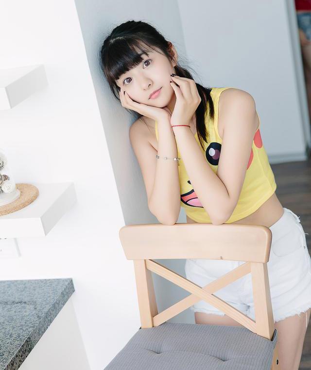 短裤都是那么挠人心, 秀出可人的魅力