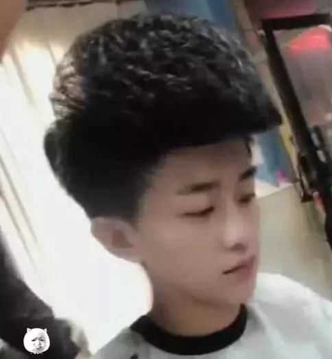 小姐姐想做独特发型,发型师理解错误,成“飞机头”却火了朋友圈!