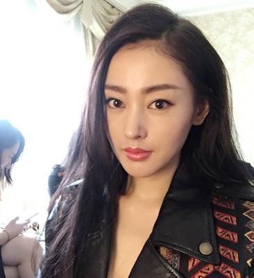 换发型要慎重!张天爱年轻10岁，鲁豫年轻20岁，韩雪却被打回原形