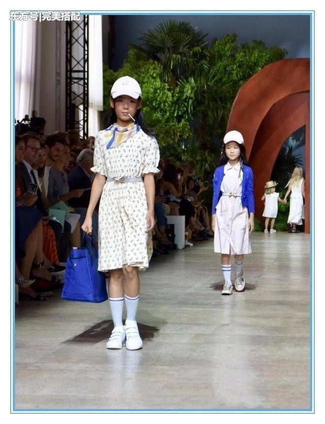 本以为黄多多和妹妹的T台秀够美了，可看到佟含月姐妹，我沉默了