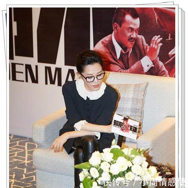 许晴够狠！49岁穿娃娃领裙不输20岁关晓彤，网友年龄只是摆设