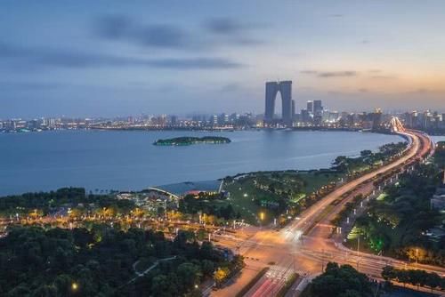  gdp：我国十六座GDP超一万亿元城市中，深圳、无锡和苏州的人均G