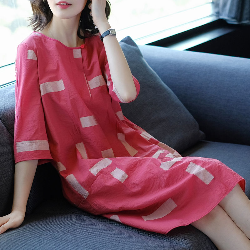 美女必备的“麻凉裙”,看看45岁表嫂穿出的，白嫩清凉风