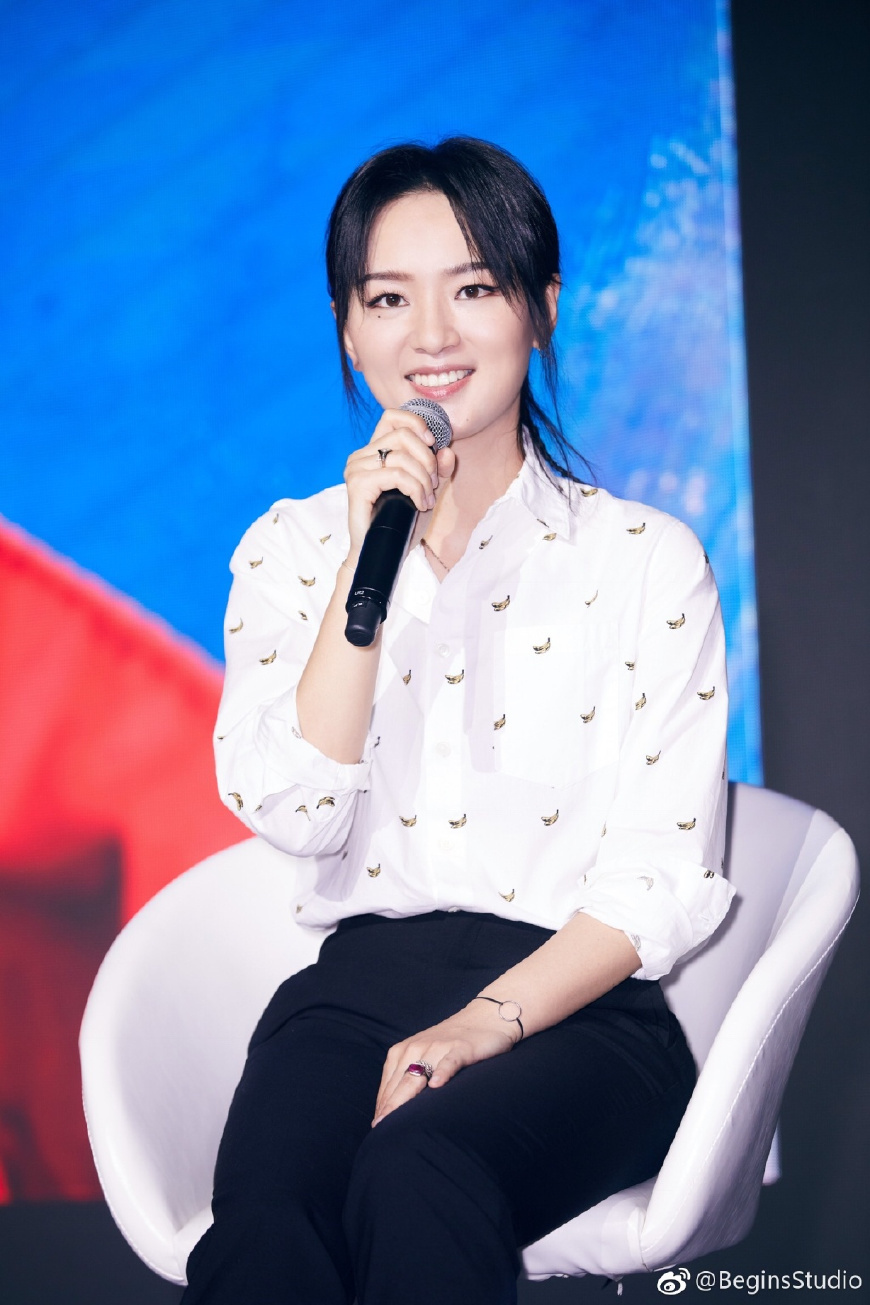 杨幂周笔畅同框,穿波点连衣裙的杨幂竟然输了,网友:真的尴尬了