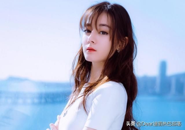  [粉丝]迪丽热巴拍戏受伤，金主爸爸为了她改地点，粉丝得到的照顾更壕