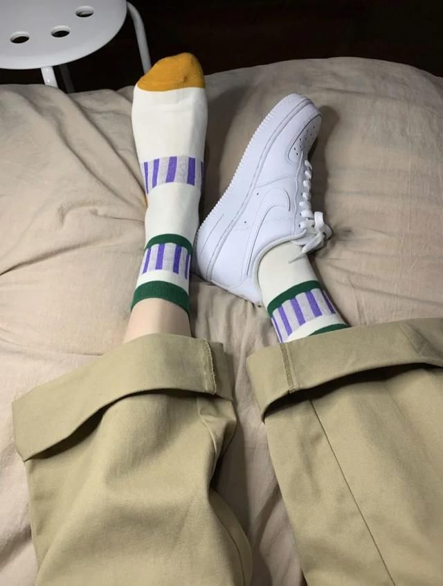  [时髦]没想到袜子也能穿得这么时髦！