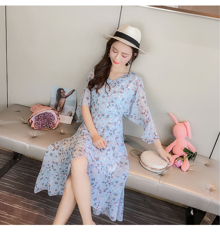 暑假出门浪，都不穿比基尼!时下流行度假裙，时尚随性满满女人味