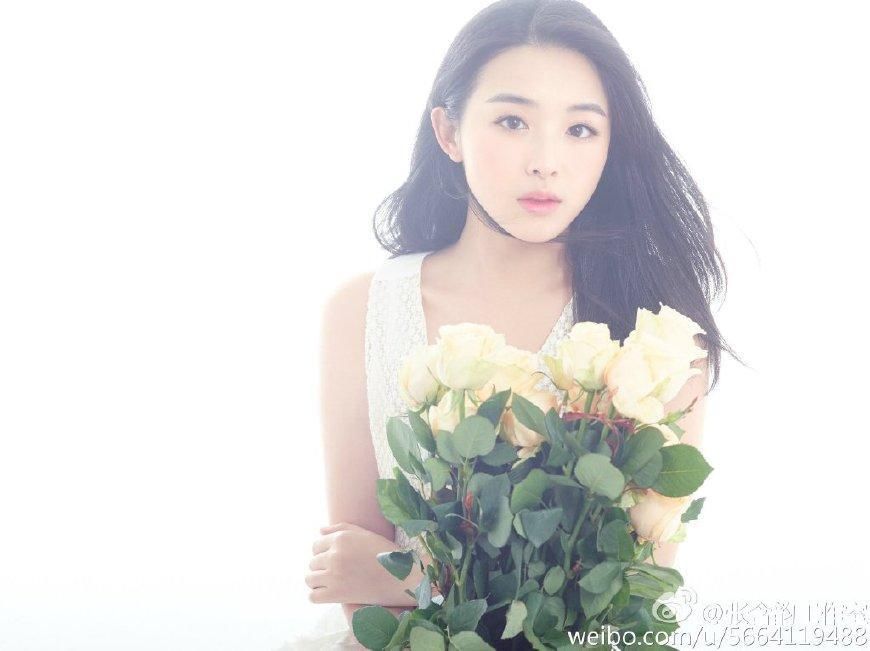 29岁张含韵剪了短发造型秒变土大妈，网友:还真不是谁都适合短发