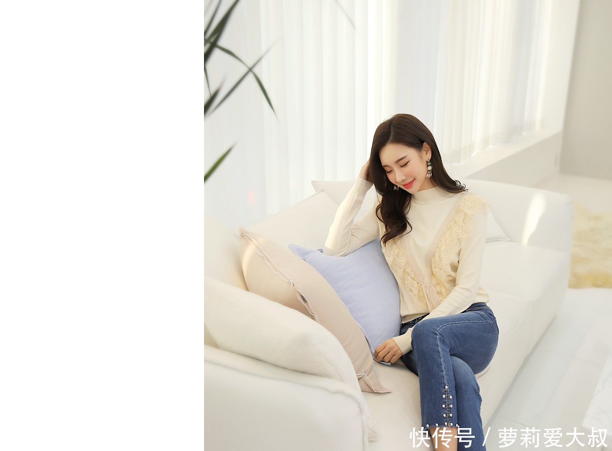 路人街拍，微胖小姐姐穿着休闲又运动，大长腿迷人而抢镜！