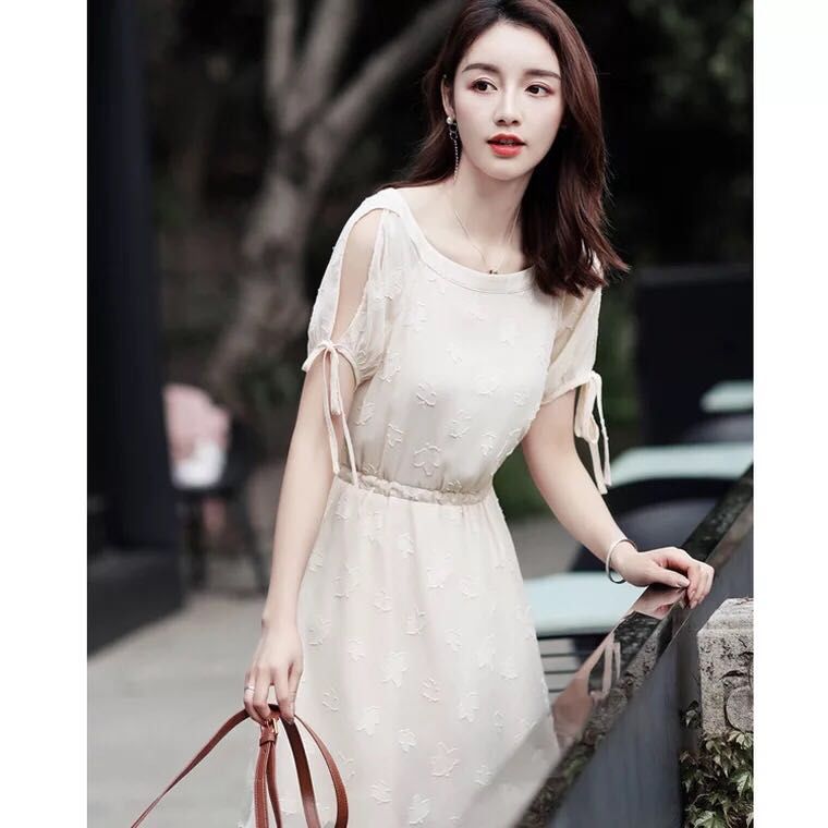 女人“露”点就不正经?看下面女人真大胆，妩媚性感惹人怜