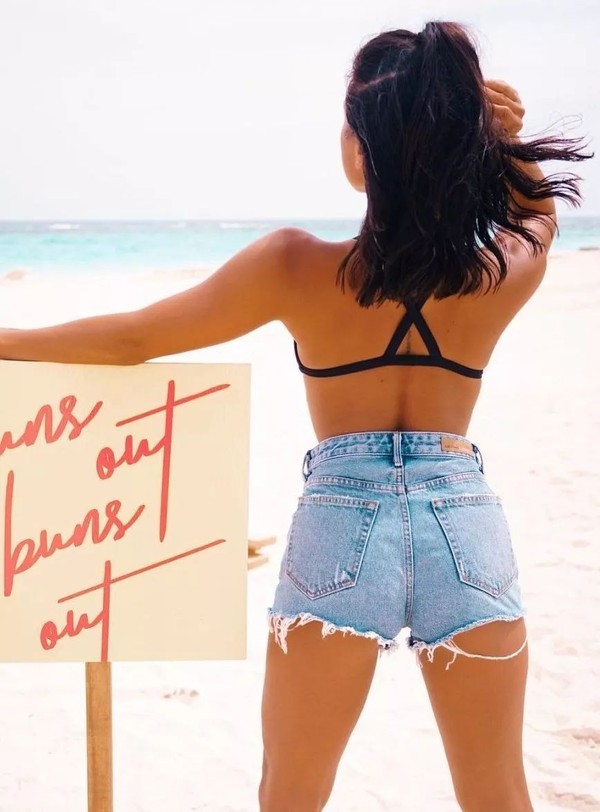 满大街都是牛仔短裤 最显腿长的那条被我找到了！