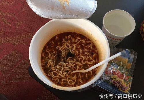  「餐饮」机场5元一碗的泡面敞开供应，难道这次机场事件，天下的