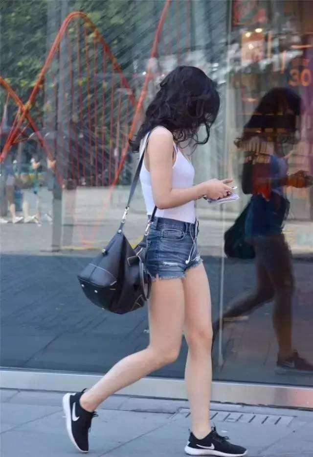 路人街拍, 这样足够明显了吧