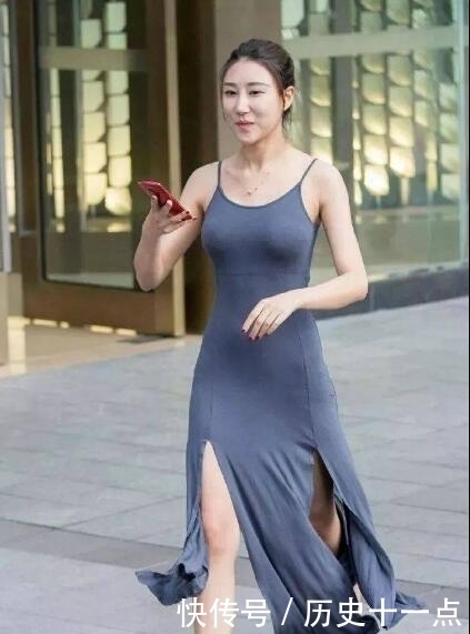 穿衣:美女街拍小姐姐自信的穿衣风格,成功吸引我的注意,你爱吗