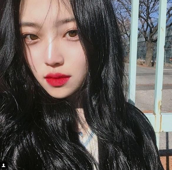 崔雪莉你开小号了吗?网红撞脸成这样真的太夸张了吧!难道这种神