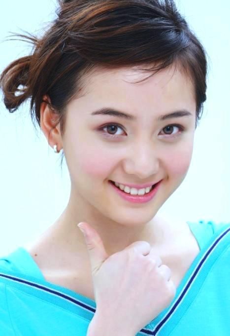 白醋搭配这小东西，早晚擦一擦，脸上白皙光滑