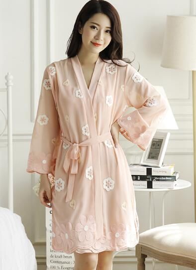 女人别再傻傻穿灰色睡衣了!穿这8款“温婉”睡衣，简直百看不腻