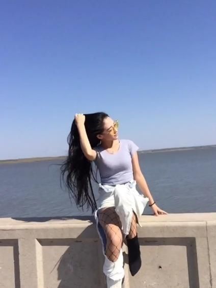 街拍：OL气质美女很少见，我说图3的身高有180，你服吗？