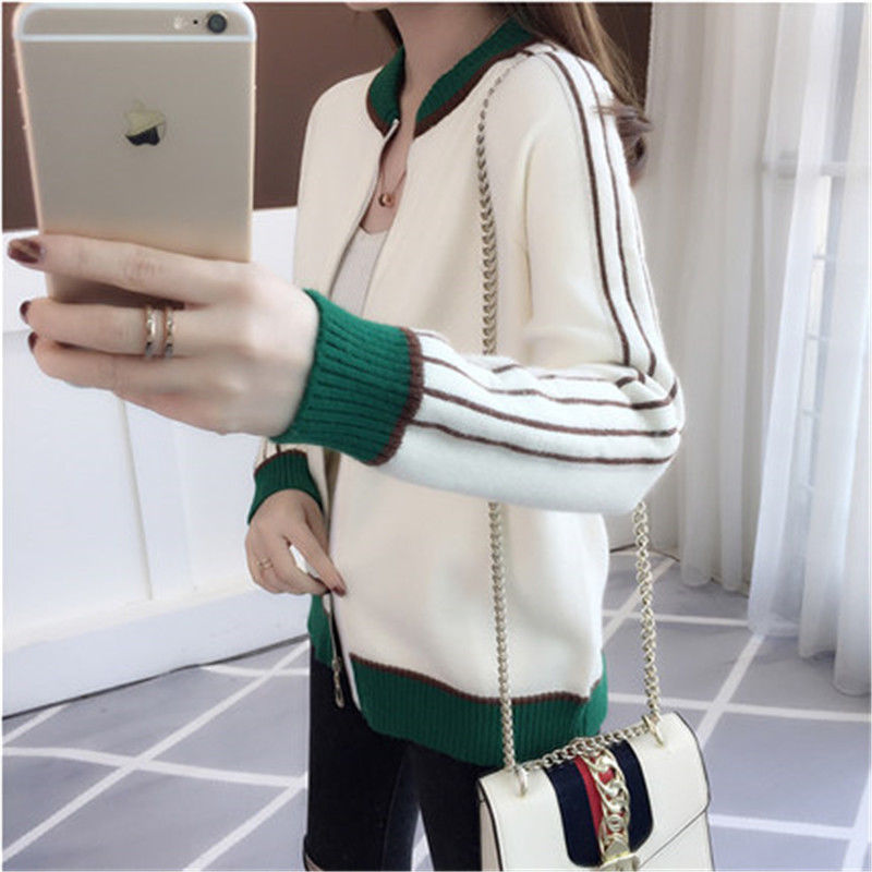 有一种秋装:叫秋开衫，35岁的美女穿气质十足，上档次特显年轻