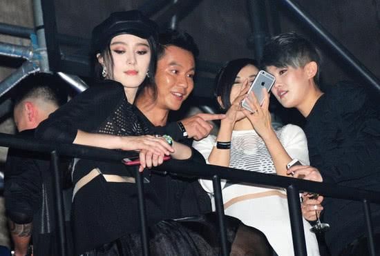 冯小刚开撕李晨！骂其“捡垃圾”！范冰冰八字回应！网友：精彩！