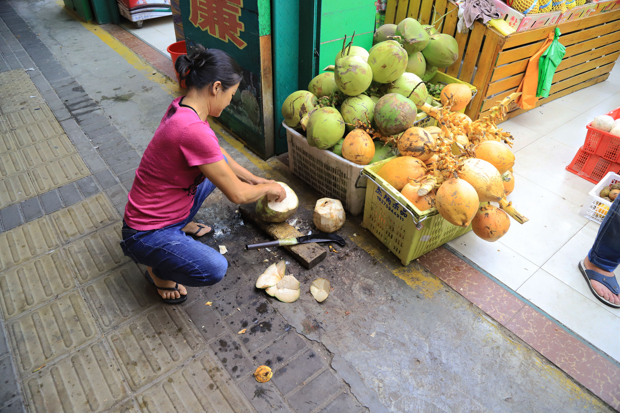 【遇上一座城】请到天涯海角来，一起去看比基尼大长腿的三亚微游