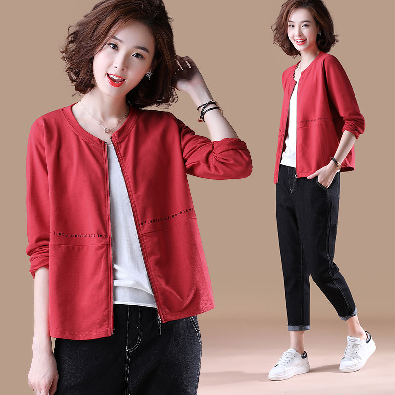 别急着买羽绒服!今秋流行的薄外套，比风衣还美，赶紧给妈买2件