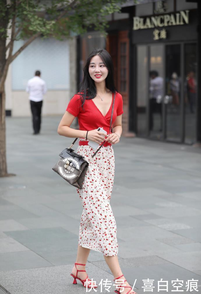 『女人』成熟的女人也很美,小姐姐碎花裙秀出小清新