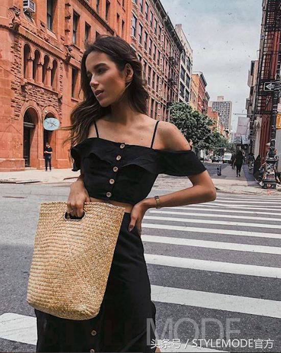 荷叶边加持下的露肩装立马C位出道