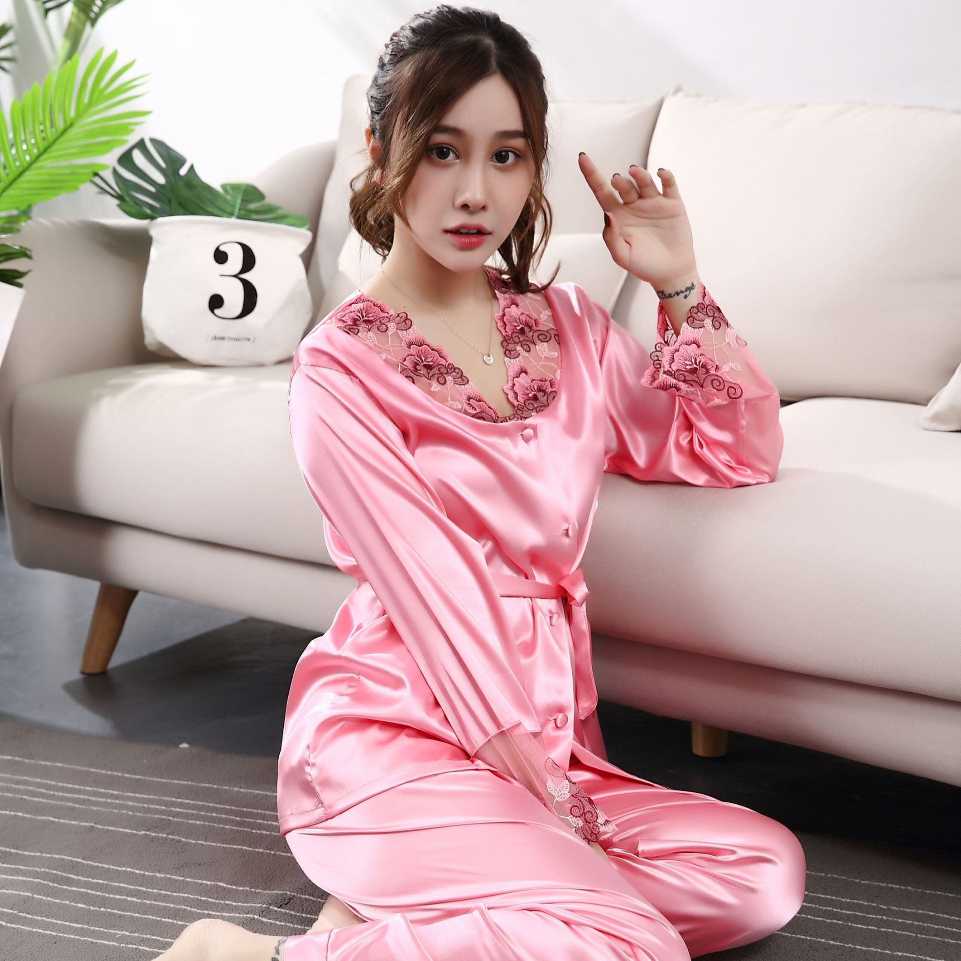 秋夏都能穿的睡衣，睡袍，丝丝滑滑，亲肤迷人，穿着让你难忘今宵