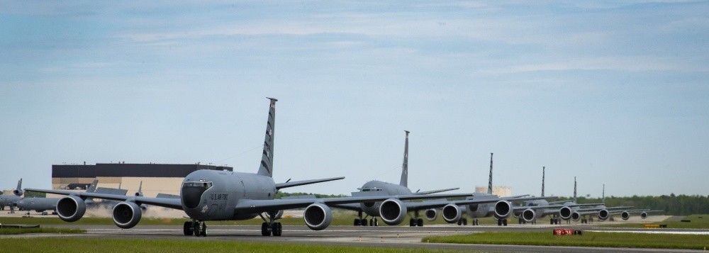 KC-135:不好意思,加油机岗位我要干满100年!