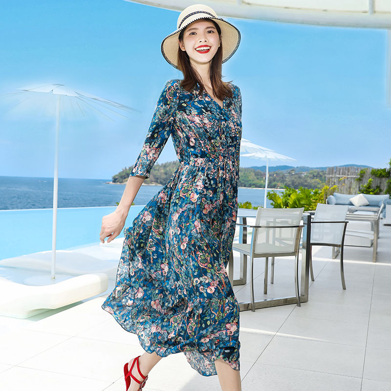 适合任何身材的纯色“包臀裙”,显白又显瘦,简单就很美