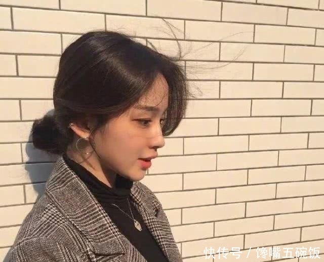  #高丸子#这个时候丸子头成了女孩们的首选 轻松搞定的慵懒发型