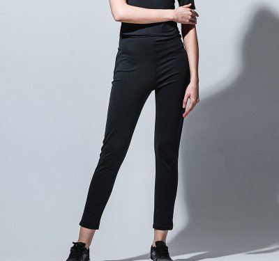 健身房的女人前凸后翘显身材，就试试下图“紧身装”，迷倒一大片