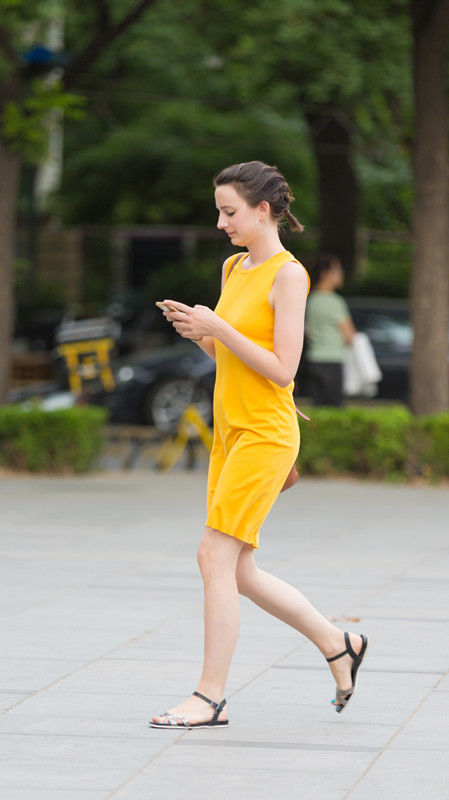 重庆街拍:虽然人长得一般，但只要穿对了，一样能展现你的美