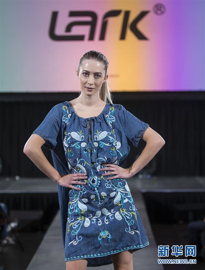 中国品牌时装亮相国际服装纺织品采购展