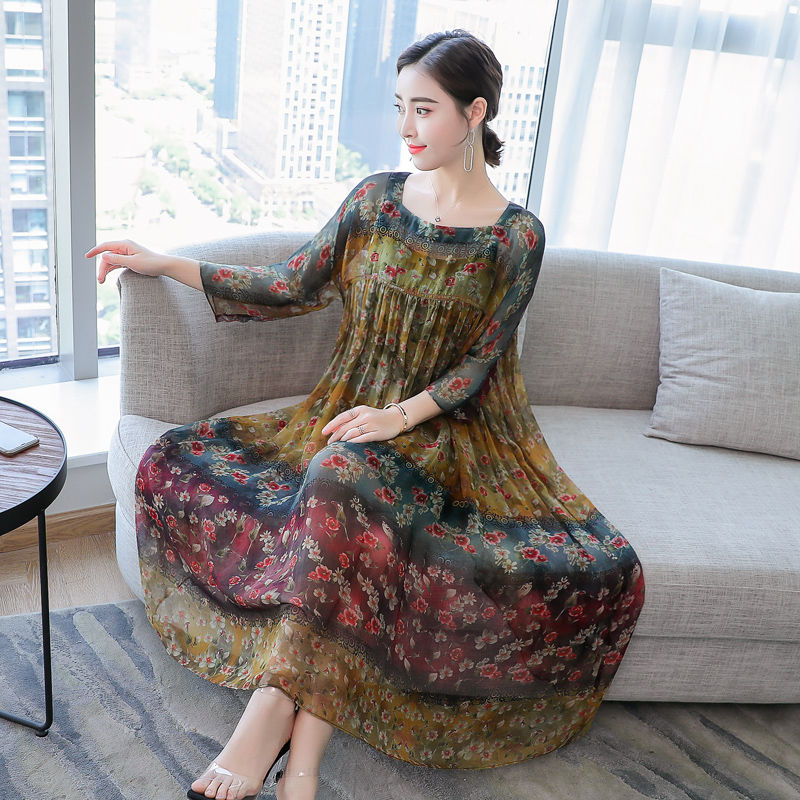 40岁妈妈这样穿,说真的,打扮的太美了,出门都被人叫女神