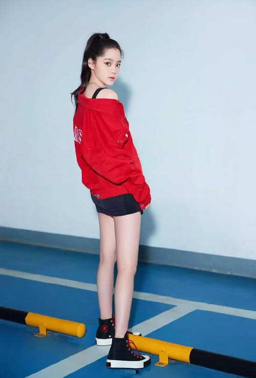 当165的宋祖儿遇上167的欧阳娜娜,腿部修长白皙令人羡慕