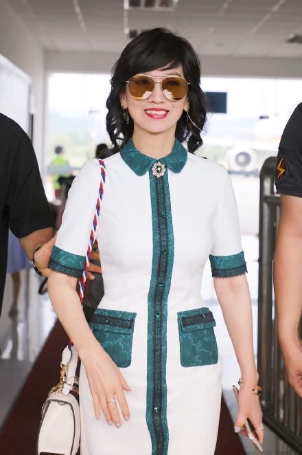 赵雅芝真会穿！64岁居然学24岁姑娘穿紧身装，网友：说她24我也信