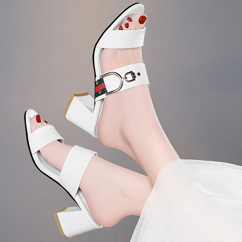 比高跟鞋舒适，还比高跟鞋时髦好看的凉拖鞋，今夏巨流行