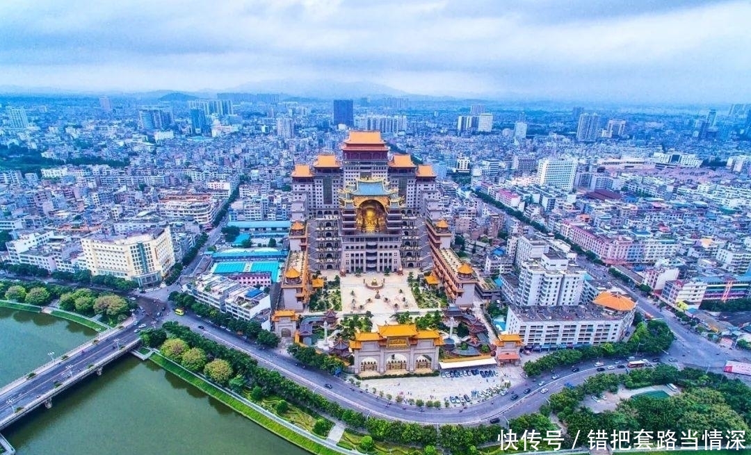 广西最奇怪的“宫殿”，前后花了20亿修建，却不知道投资人是谁