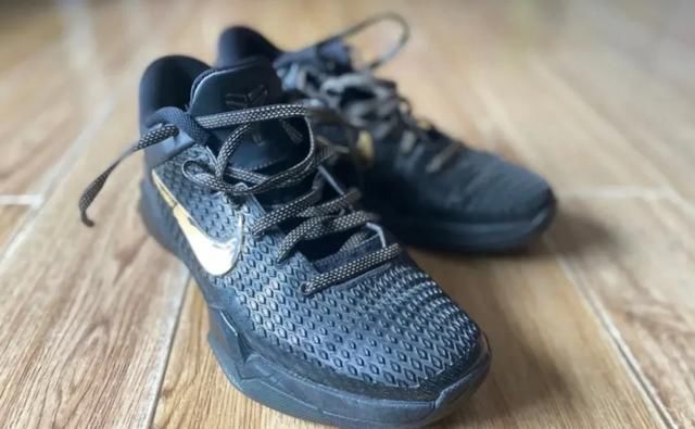 「双鞋」前后掌Zoom Air的科比球鞋只需400块?当年的神鞋你穿过吗