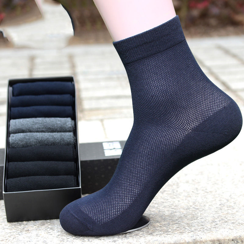 女人尽量不要裙子配丝袜，看看下图女人这样穿 性感 妙曼显身材