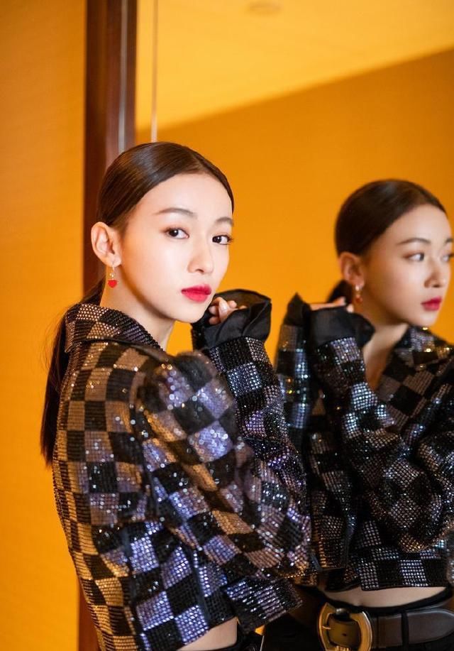 《延禧攻略》四小主齐聚ELLE红毯，吴谨言竟比聂远帅，尔晴真优雅